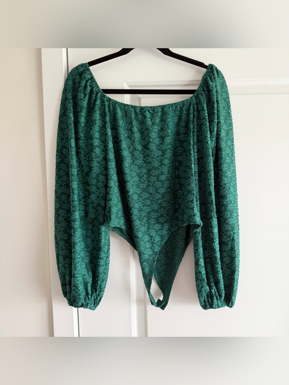 Francesca’s Green Floral Long Sleeve Bodysuit NWT - Picture 3 of 8